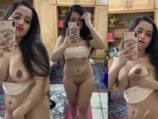 Sex MMS Of A Naked Girl Showing Her Body