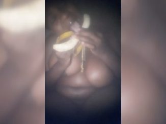 Lady Showing How To Suck Dick Using Banana