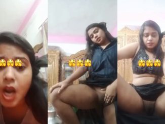 Indian Lady Flaunting Her Pussy As She Teases